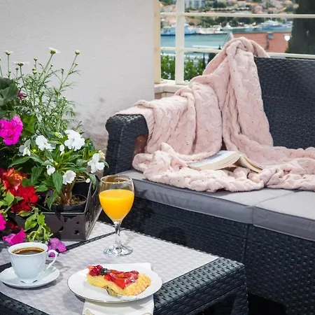 Apartment Navis - One Bedroom With Balcony *